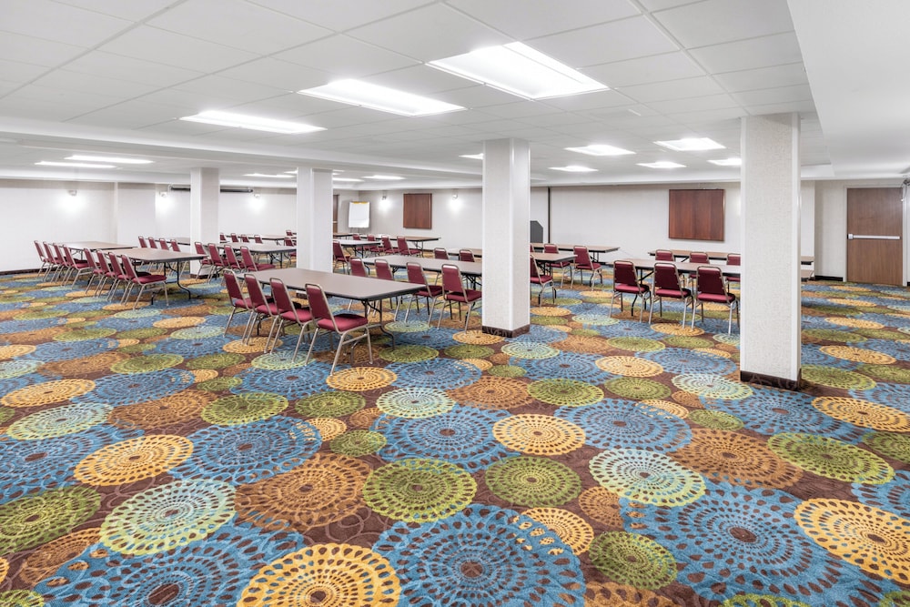 Holiday Inn Express And Suites Deadwood Gold Dust Casino 72/78