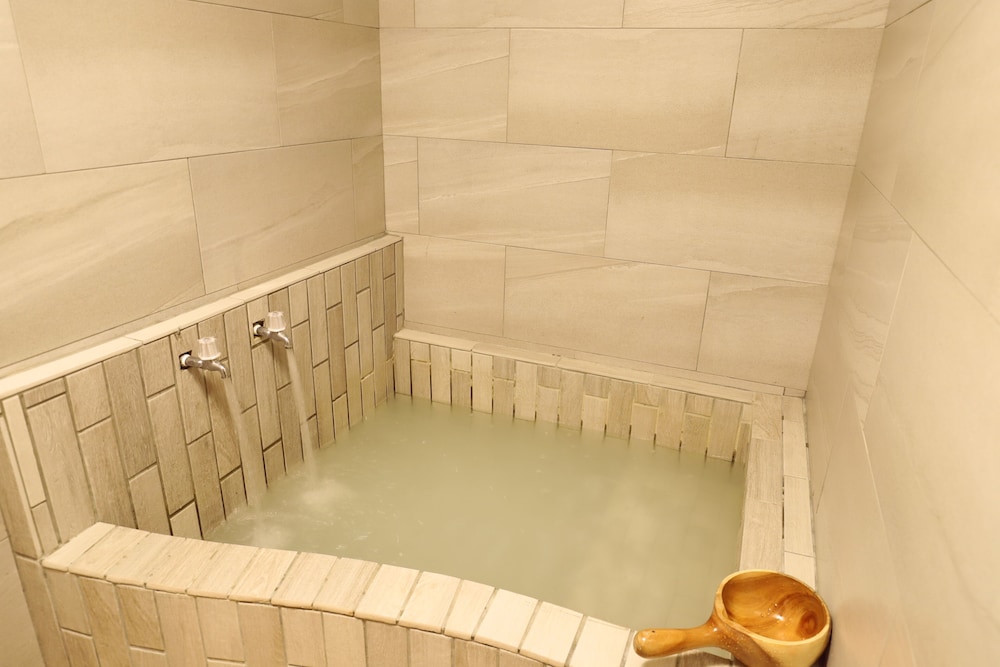 Gorgeous Hot Spring Resort 39/50