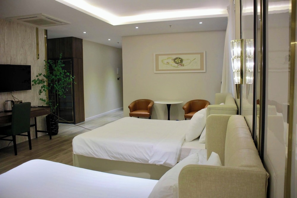 Lanura Apartments and Hotel 18/45