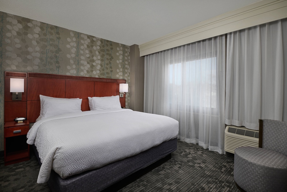 Courtyard by Marriott Bristol 9/33