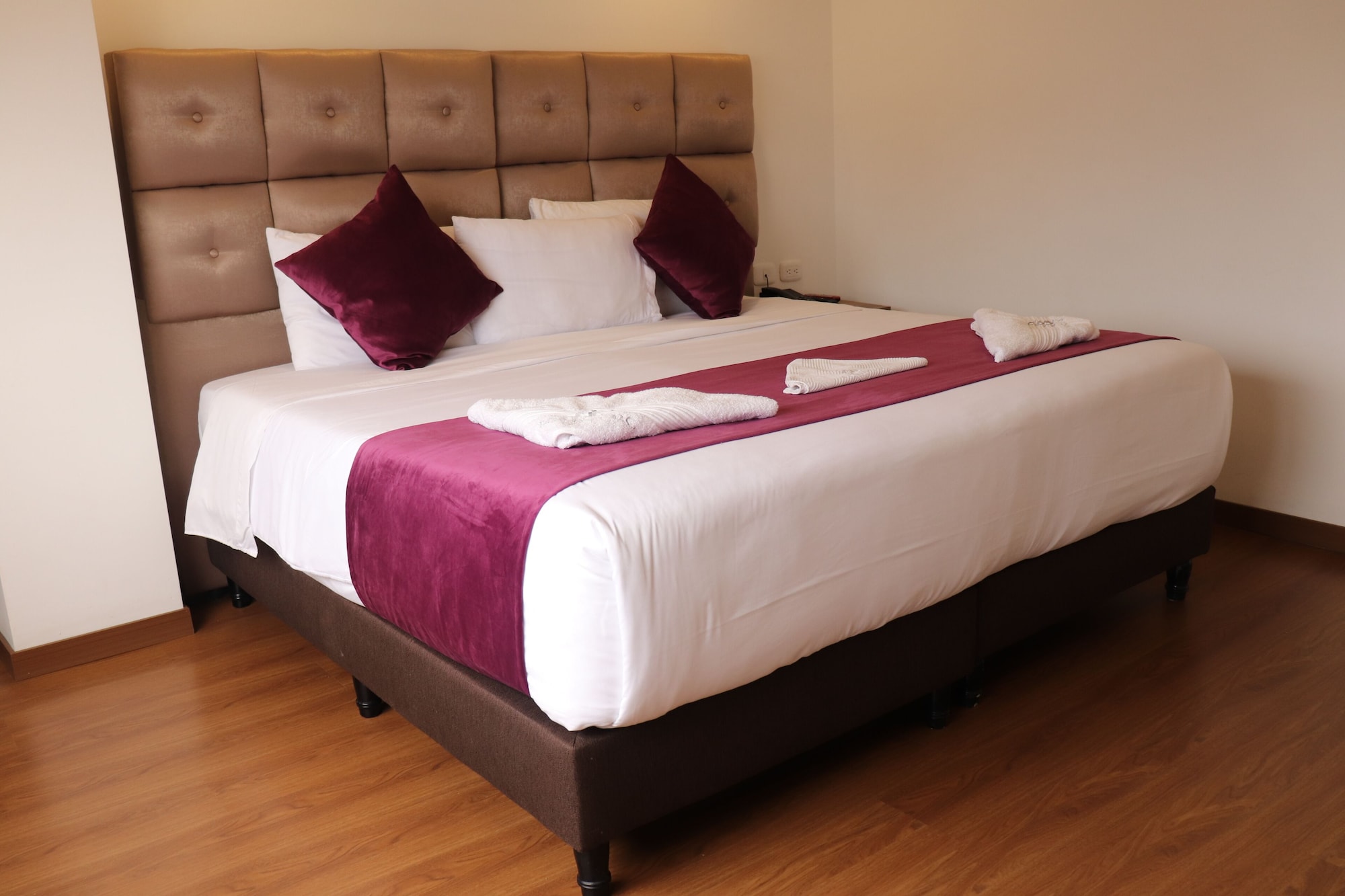 EXECUTIVE, DOUBLE BED, CITY VIEW