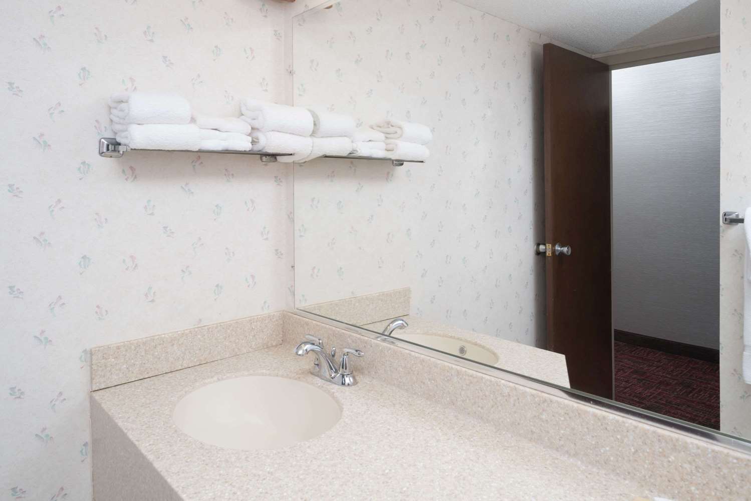 Ramada By Wyndham Grand Forks 38/40