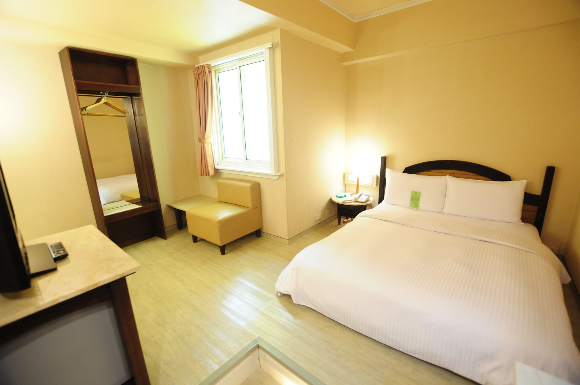 BUSINESS, DOUBLE BED