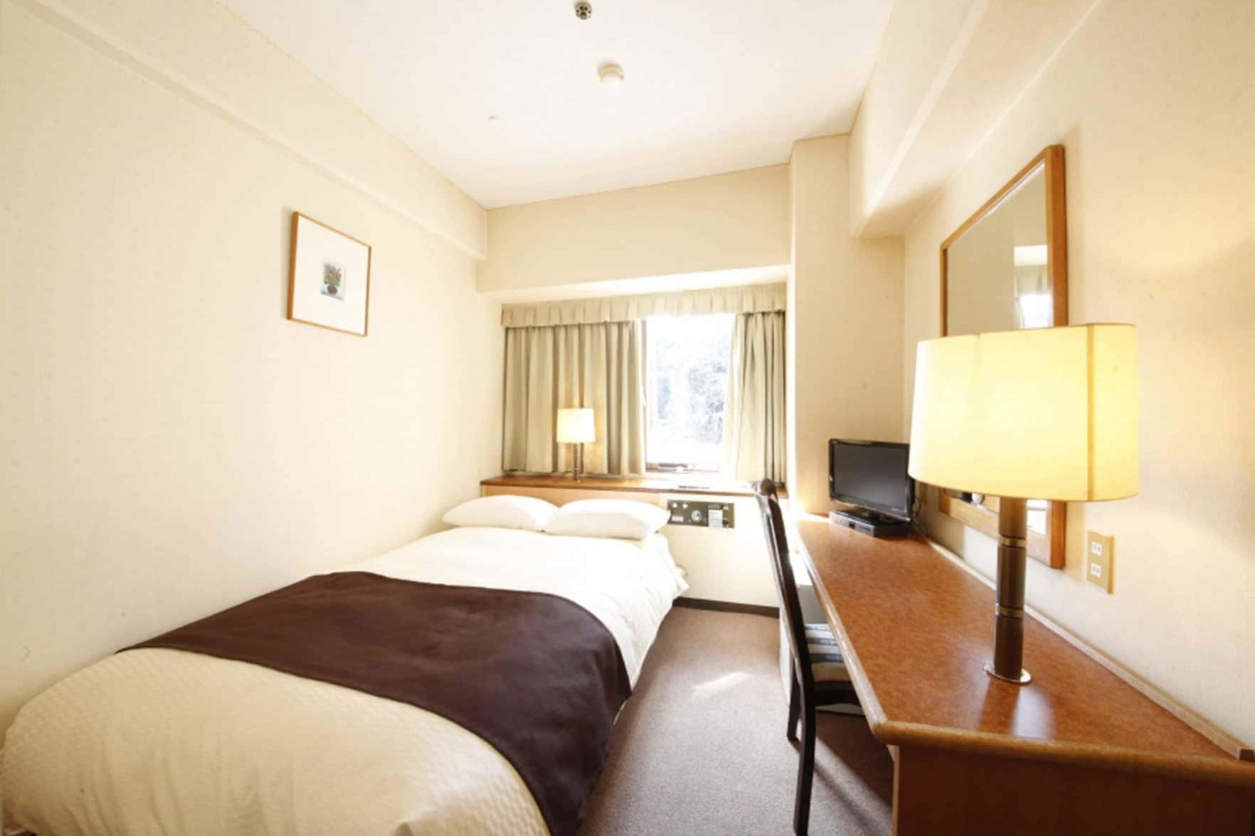 Semi Room, Single Bed, Semi Double Bed, Smoking