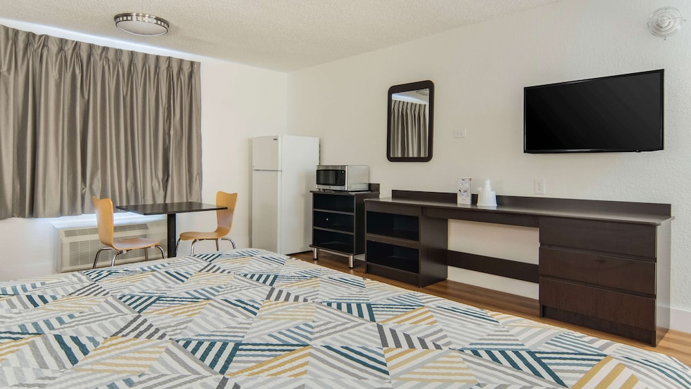 Motel6 Addison, TX - Dallas 23/56