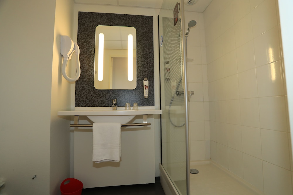 Ibis Aurillac 63/63