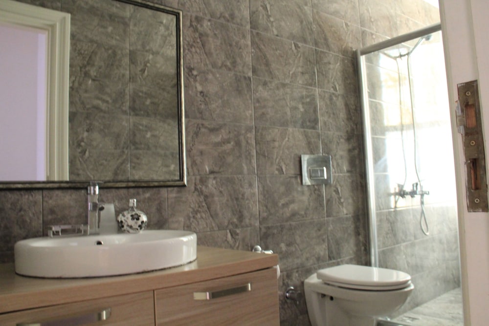 Jasmine Apartment 52/55