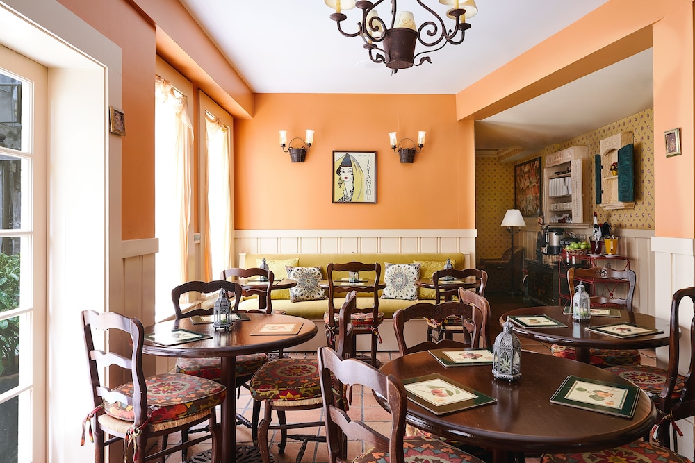 Petite Auberge 47/53