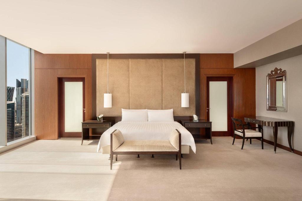 Royal, Suite, King Bed, Executive Lounge Access