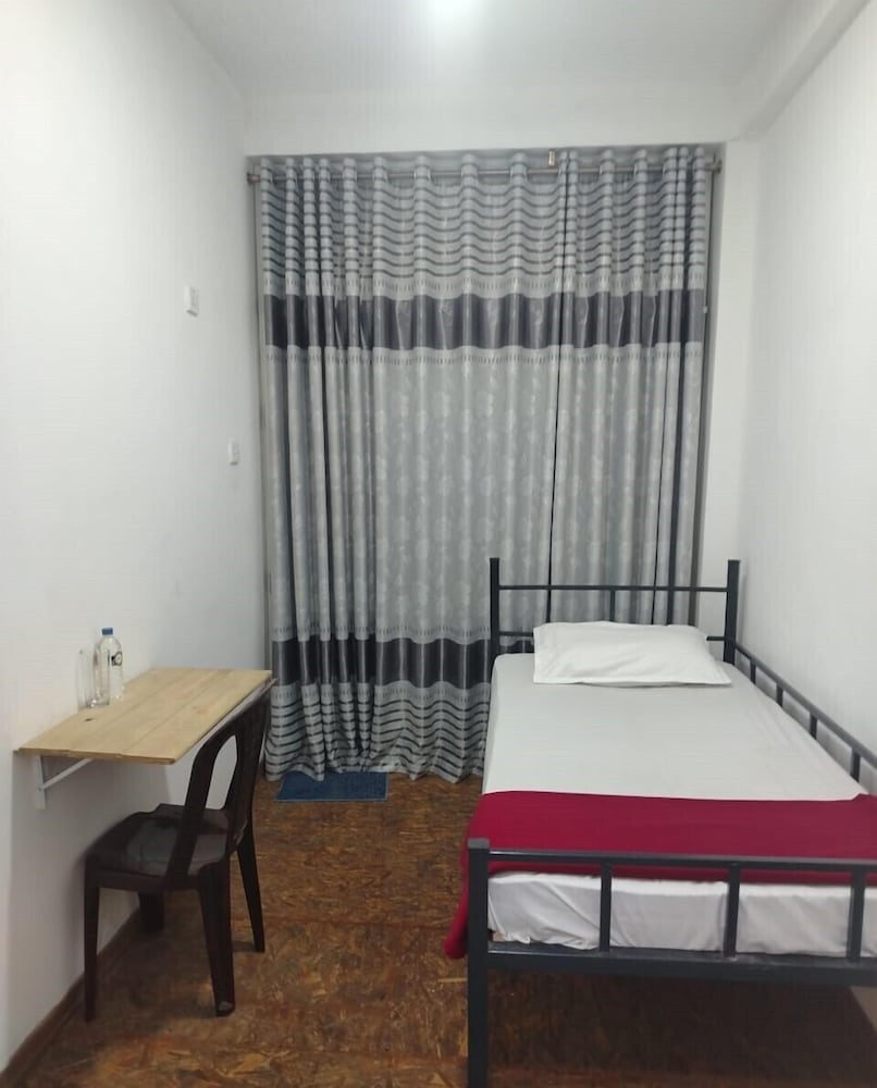 ROOM, SINGLE, PRIVATE BATHROOM