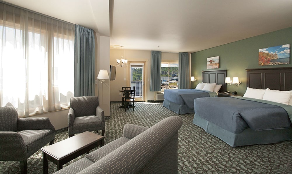 Park Point Marina Inn 27/72