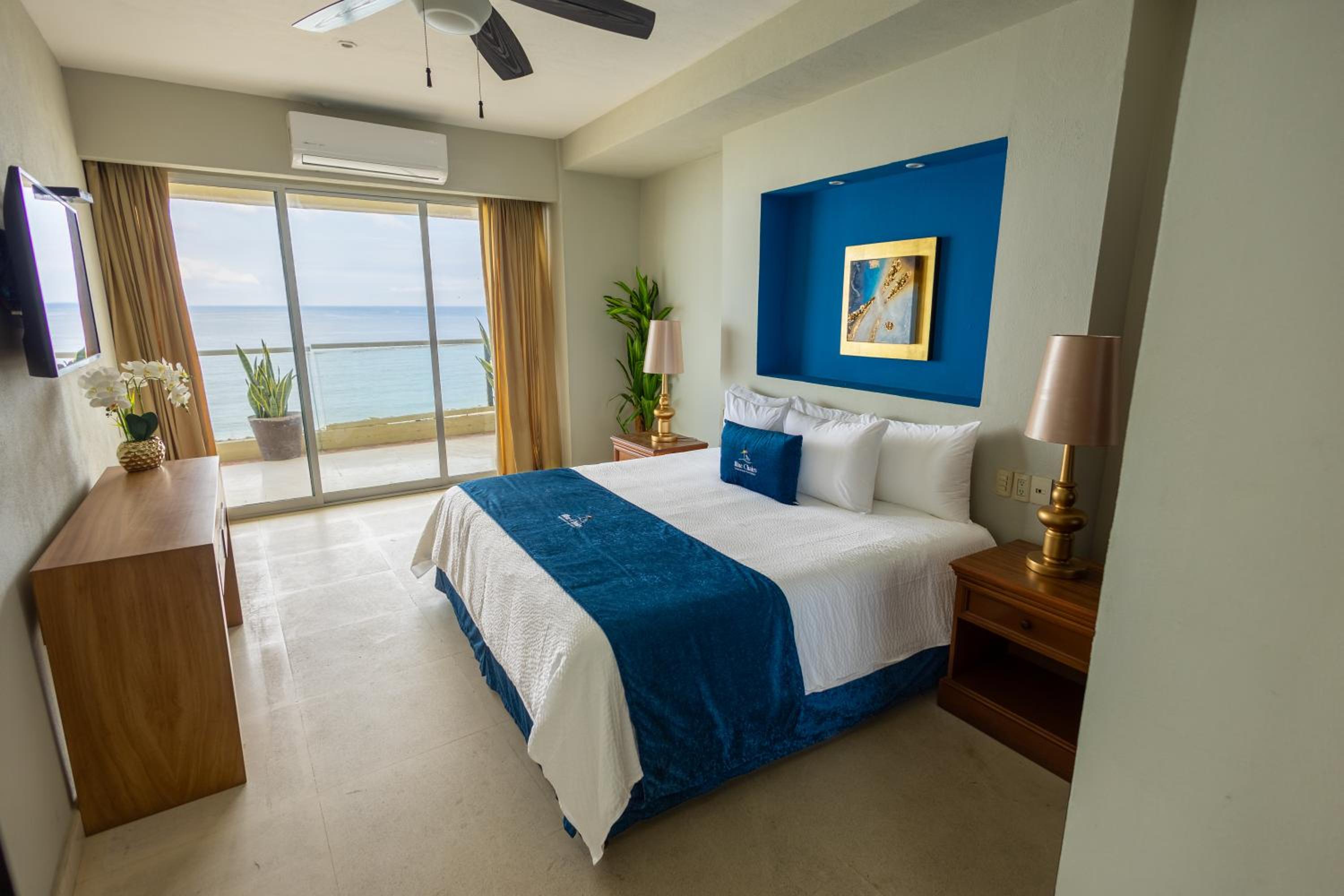 Paradise, Penthouse, King and Queen Bed