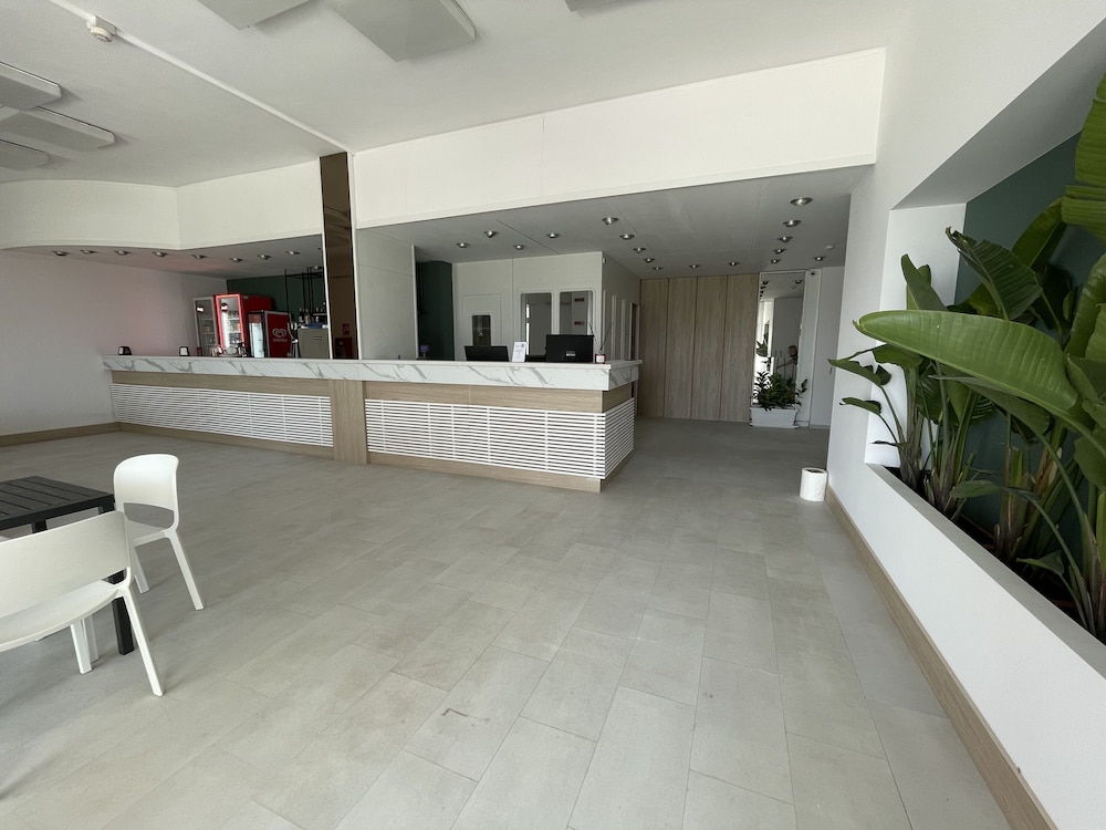Sud Beach Hotel 5/53