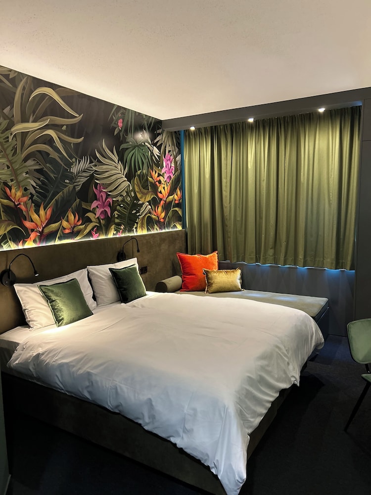 Rugs Hotel Augsburg, Trademark Collection by Wyndham 27/50