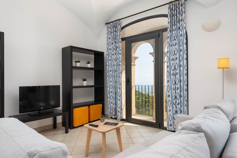 Petit Hotel Hostatgeria Sant Salvador 15/66