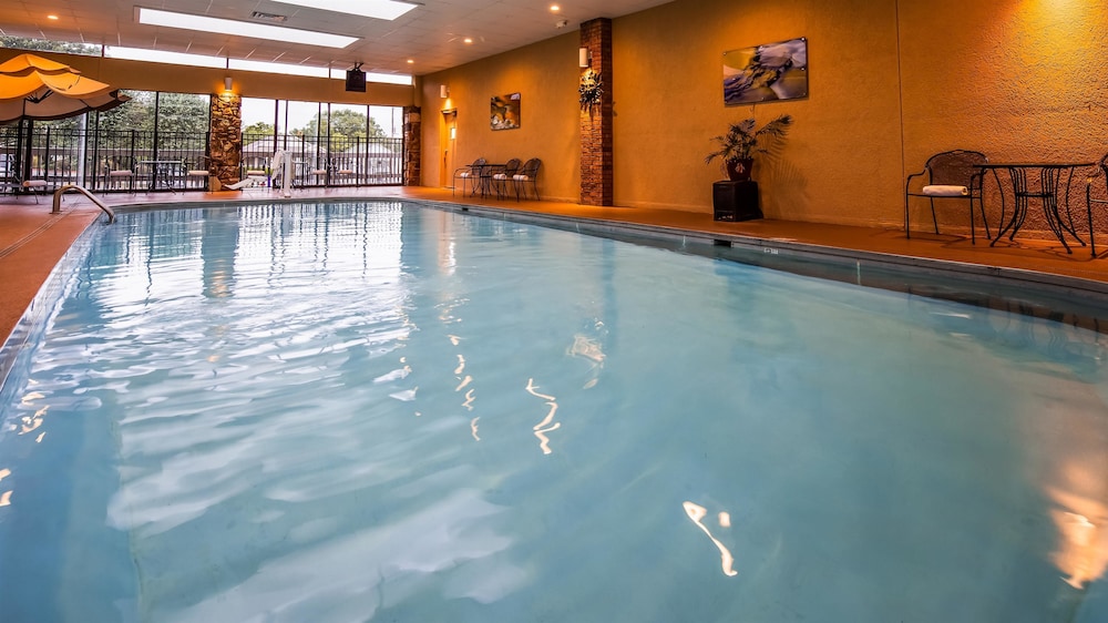 Best Western Plus Landing View Inn & Suites 4/51