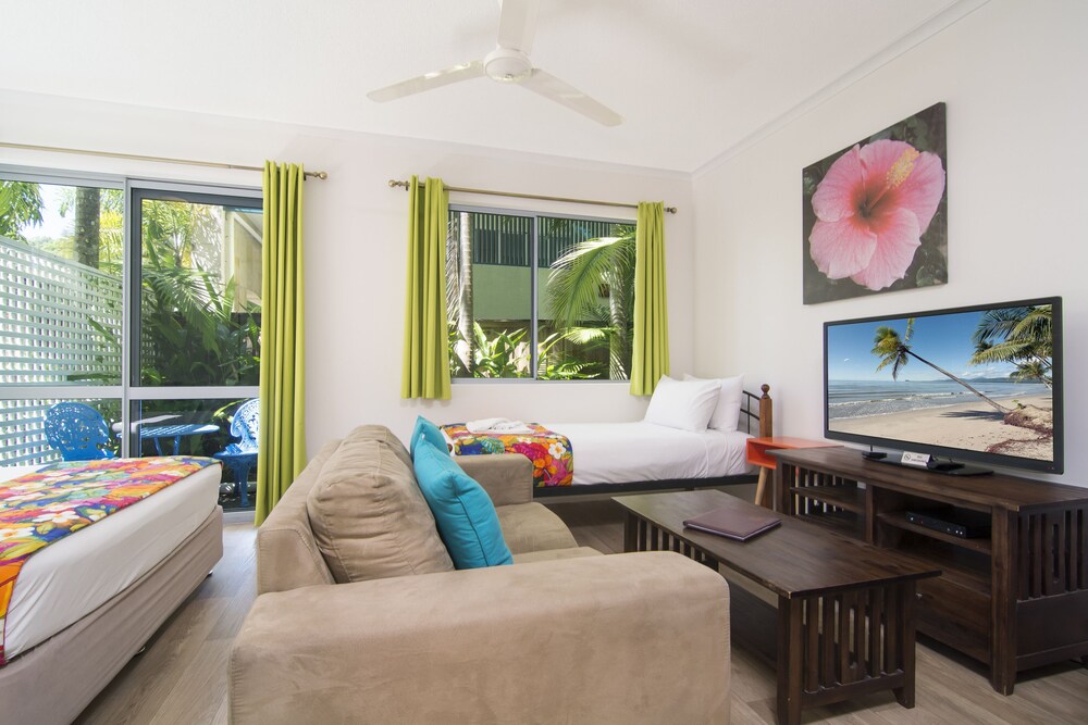 PORT DOUGLAS MOTEL 41/73