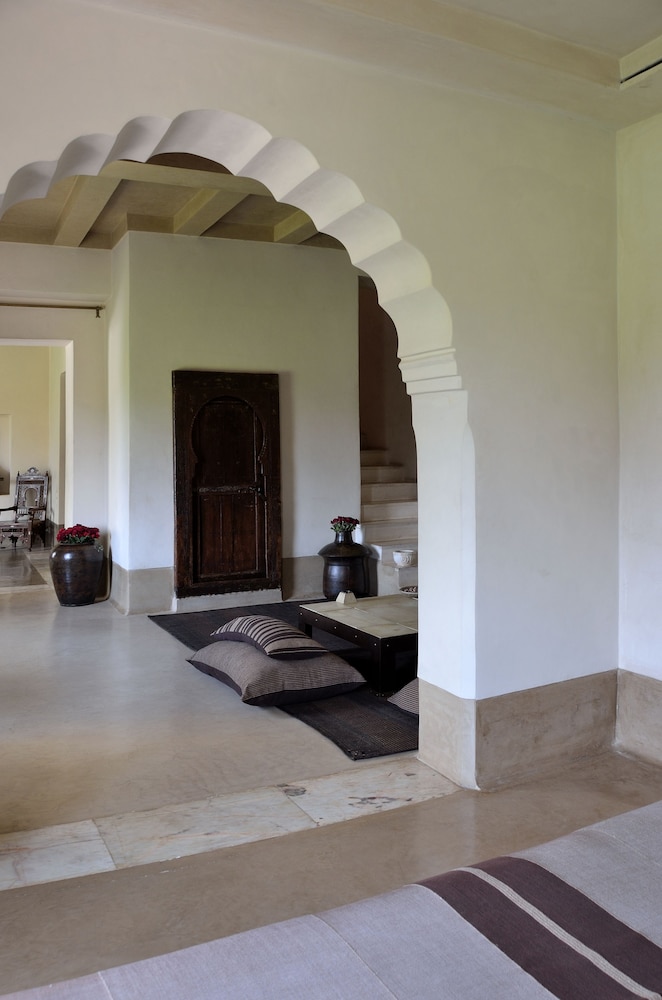 Ksar Char Bagh 6/85