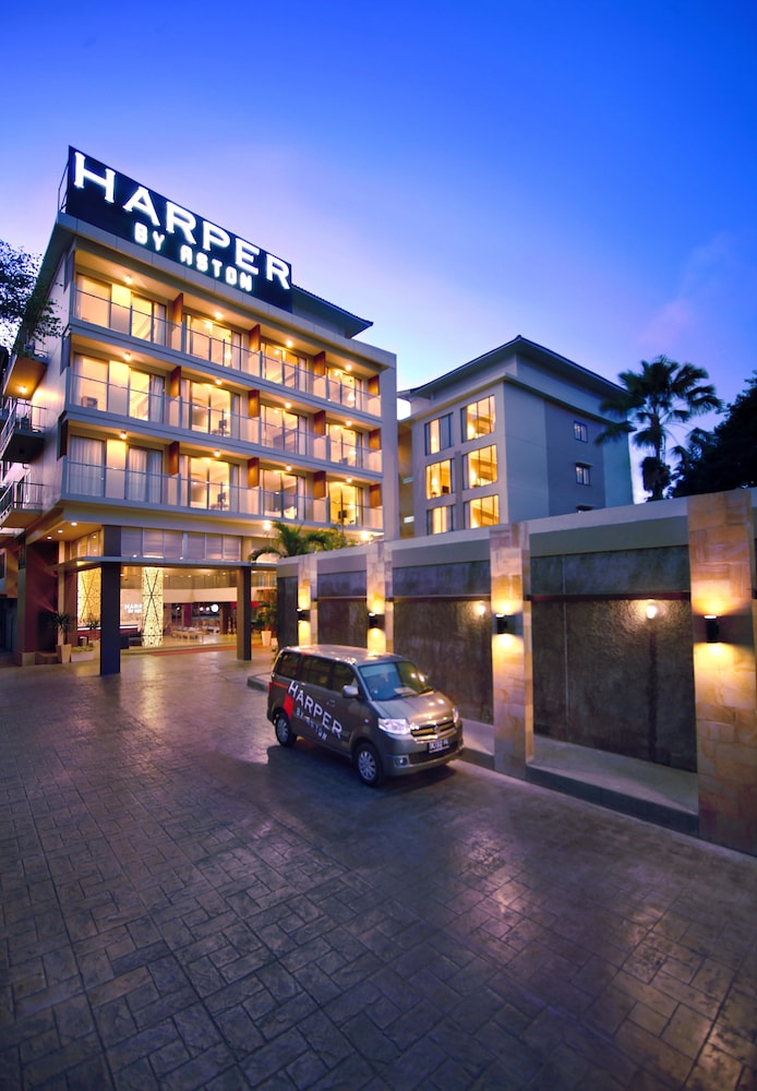 Harper Kuta by ASTON 57/68