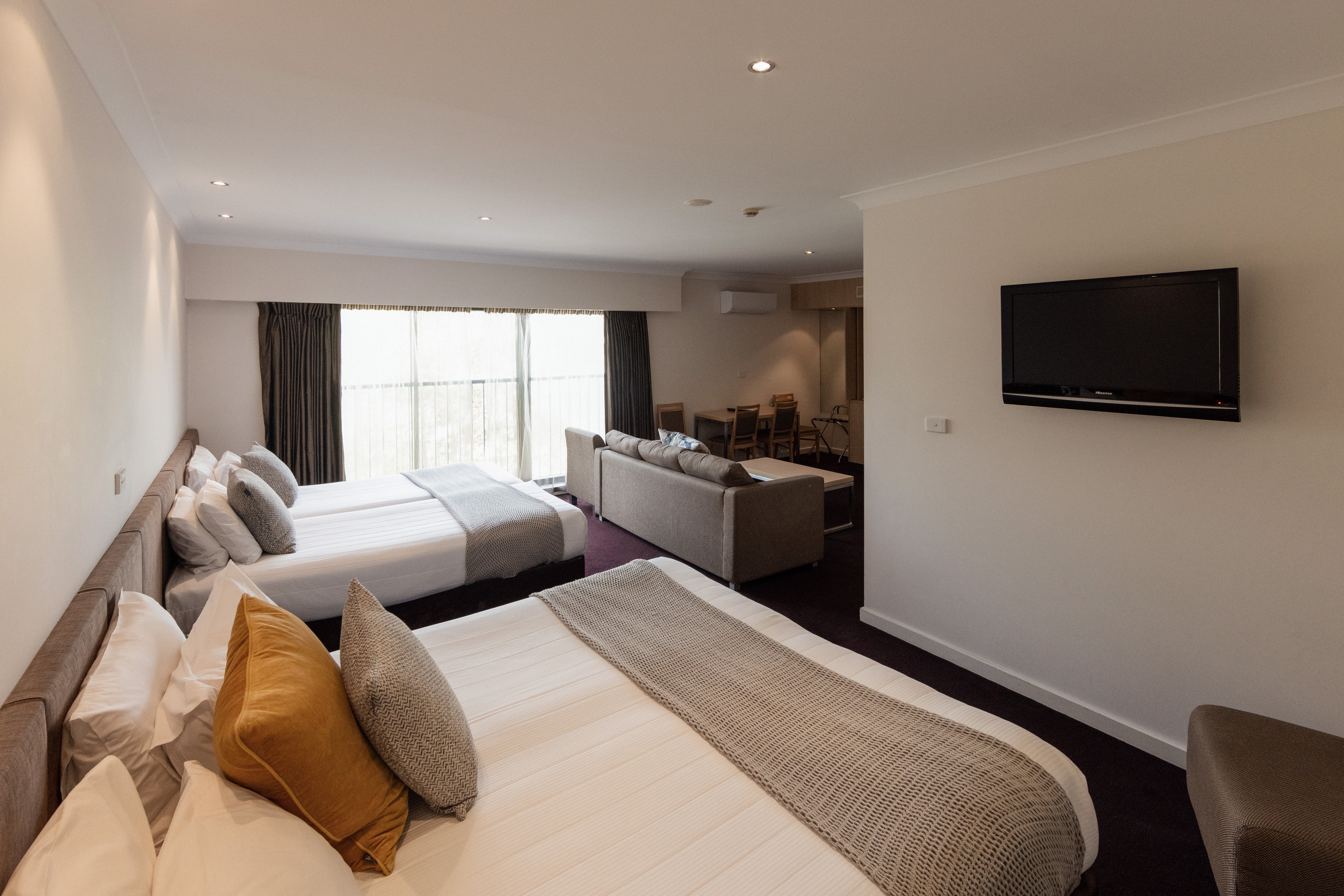 The Executive Inn 24/59