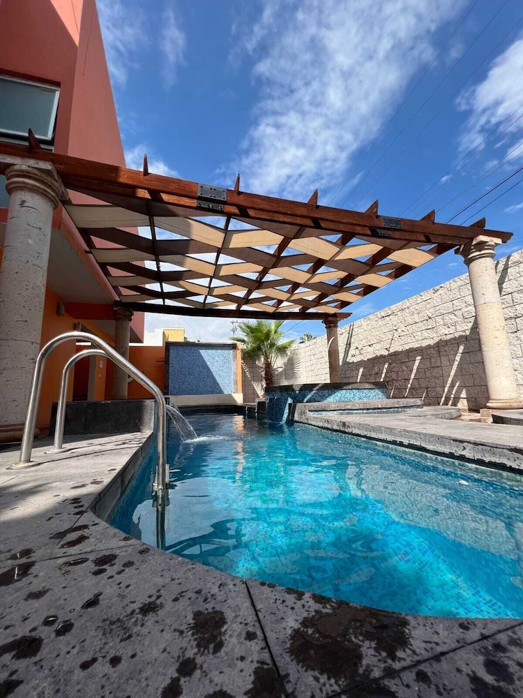 Copper Canyon Boutique Hotel 46/48