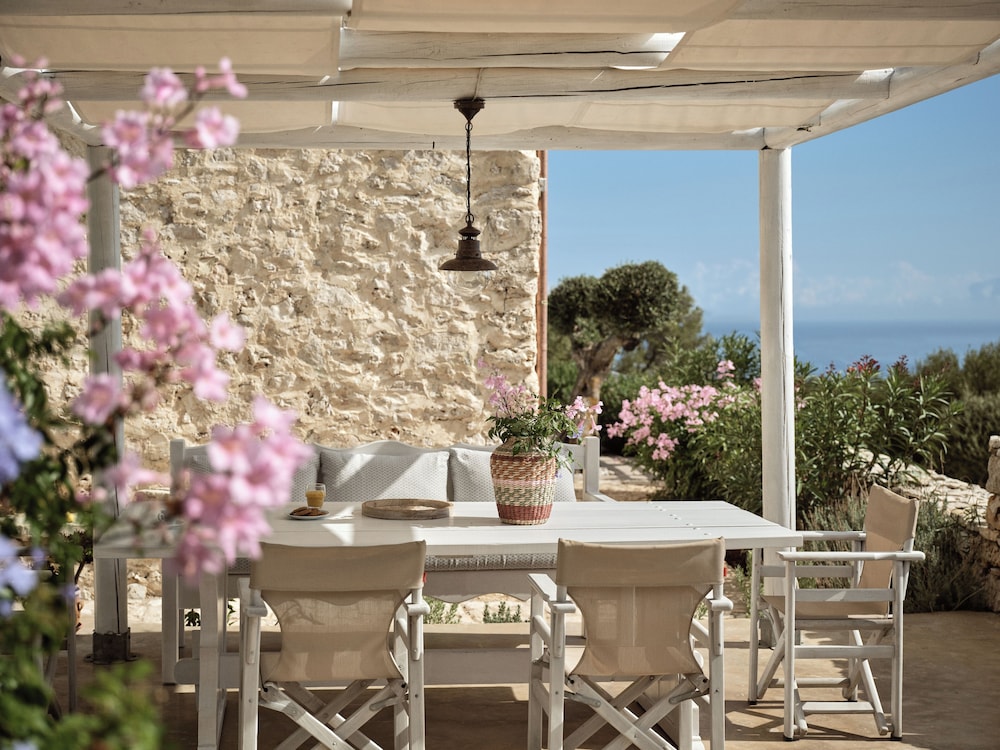 Aria Villa 6/50