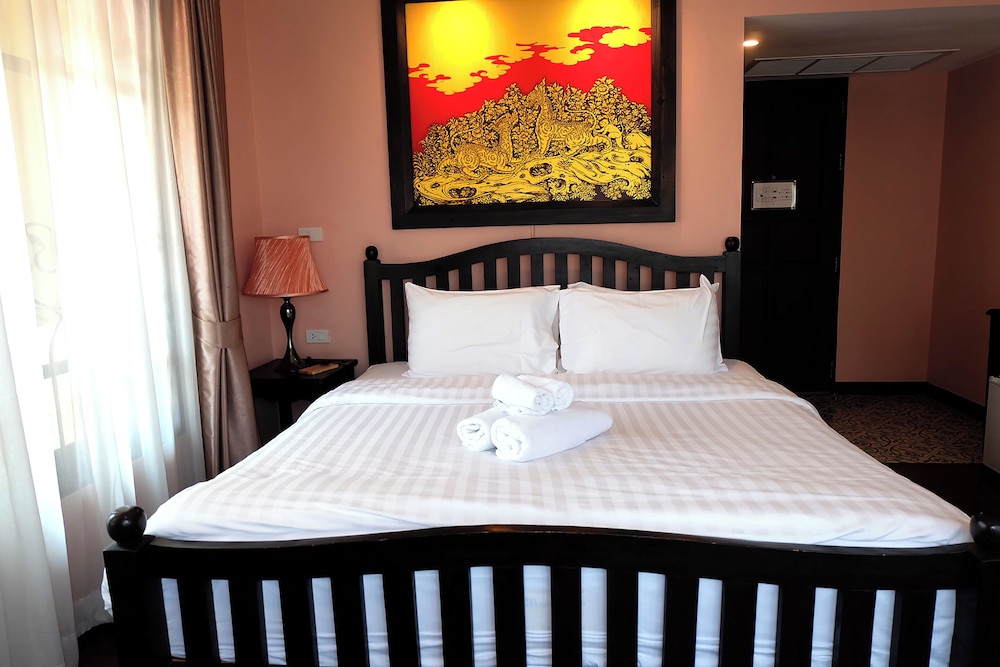 TRADITIONAL, KING BED, ACCESSIBLE