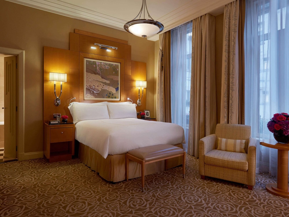 Heritage, Deluxe, King Bed، The Savoy Hotel 4/6
