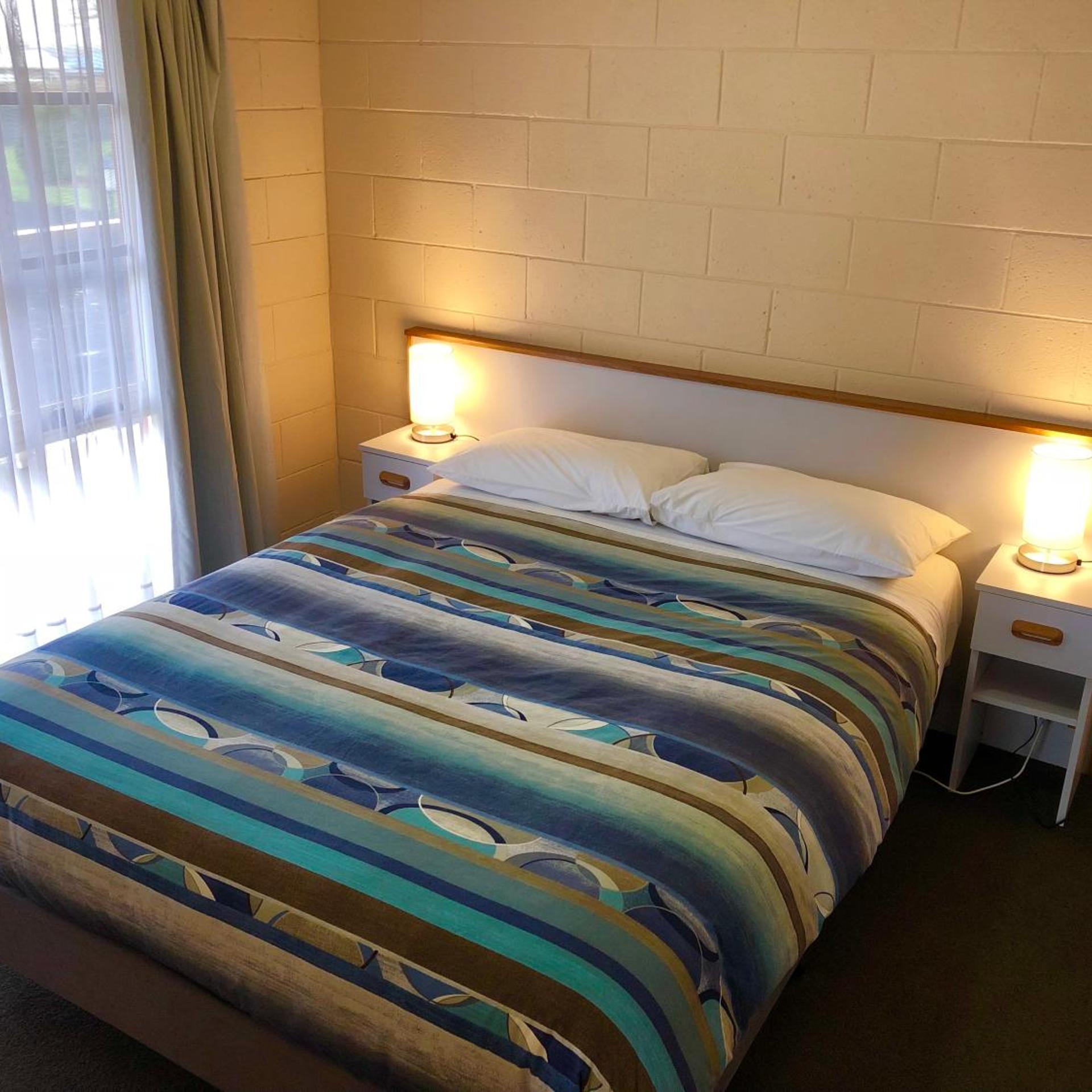 SHEFFIELD MOTOR INN 18/43