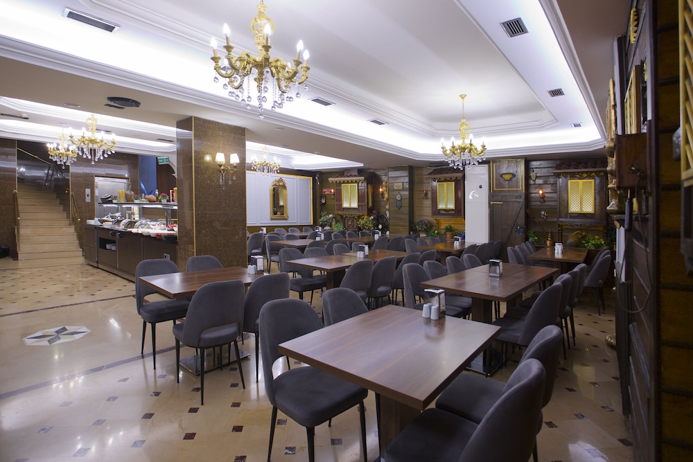 Grand Ant Hotel 35/47