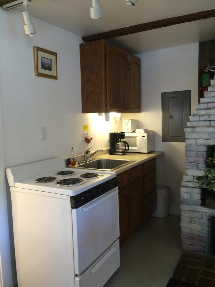 Perrys Motel & Cottages Ltd 3/47