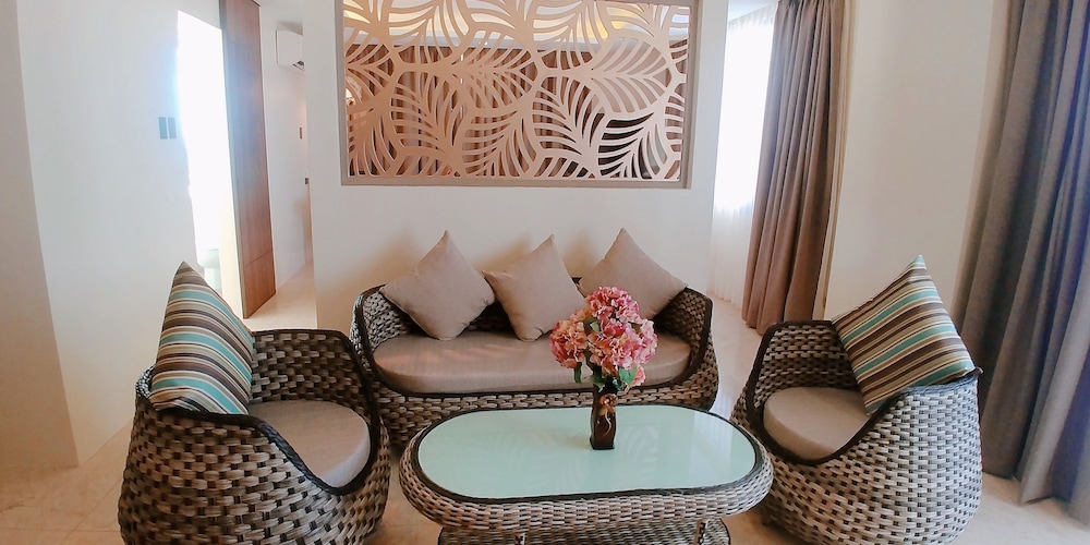 Boracay Ocean Club Beach Resort 56/77