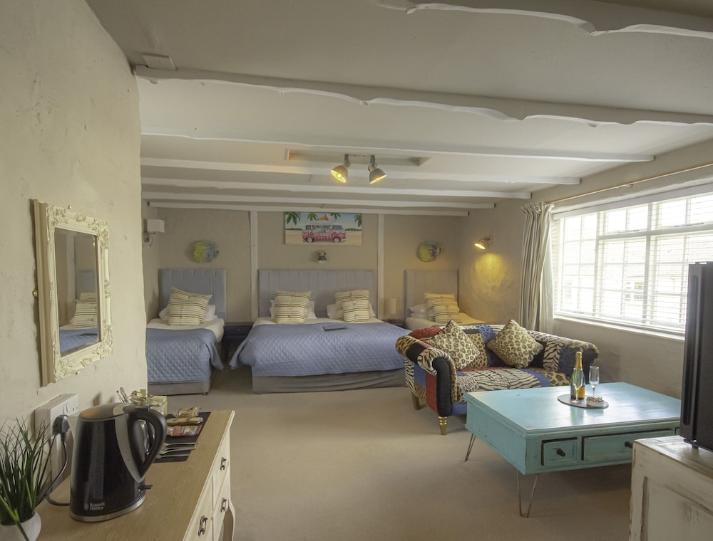 Molesworth Arms Hotel 26/50