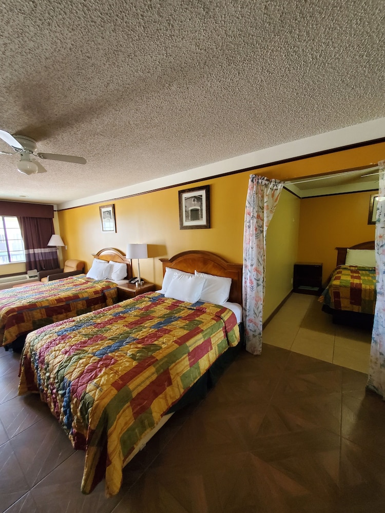 Deluxe Inn Suites 18/61