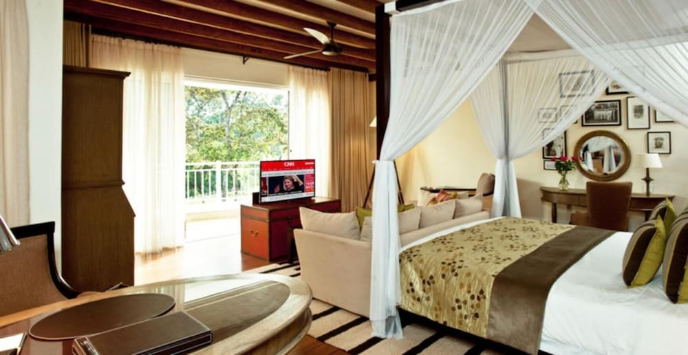Hemingways Nairobi 10/54