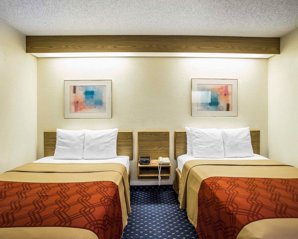 Econo Lodge Denver International Airport 17/37