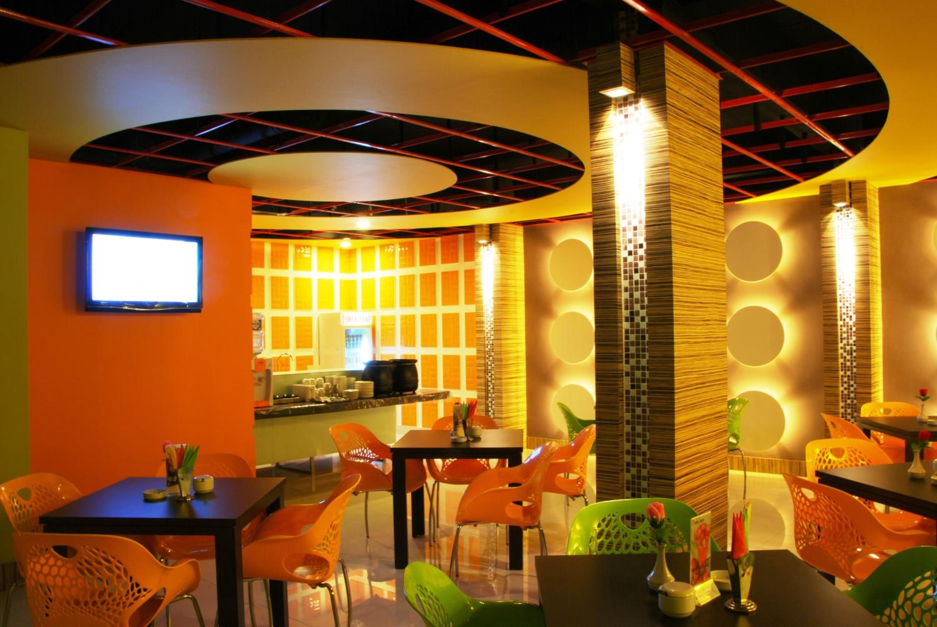 HOTEL MAXIMILLIAN 35/55