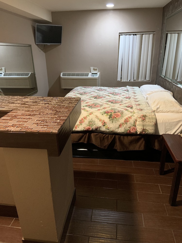 Royal Relax Inn 7/15