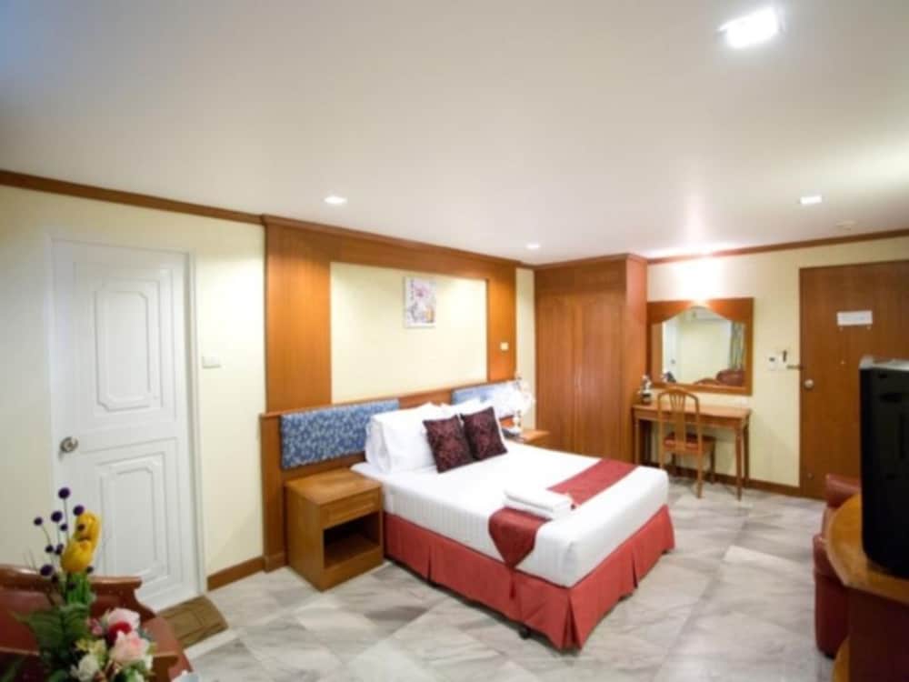 Chaipat Hotel 23/66