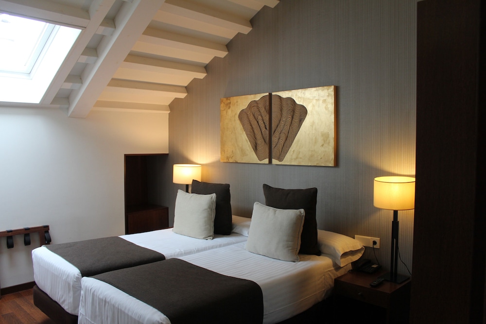 STANDARD, TWIN BEDS