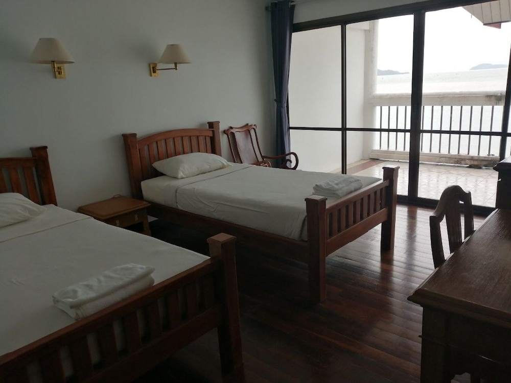 Jansom Beach Resort 20/67