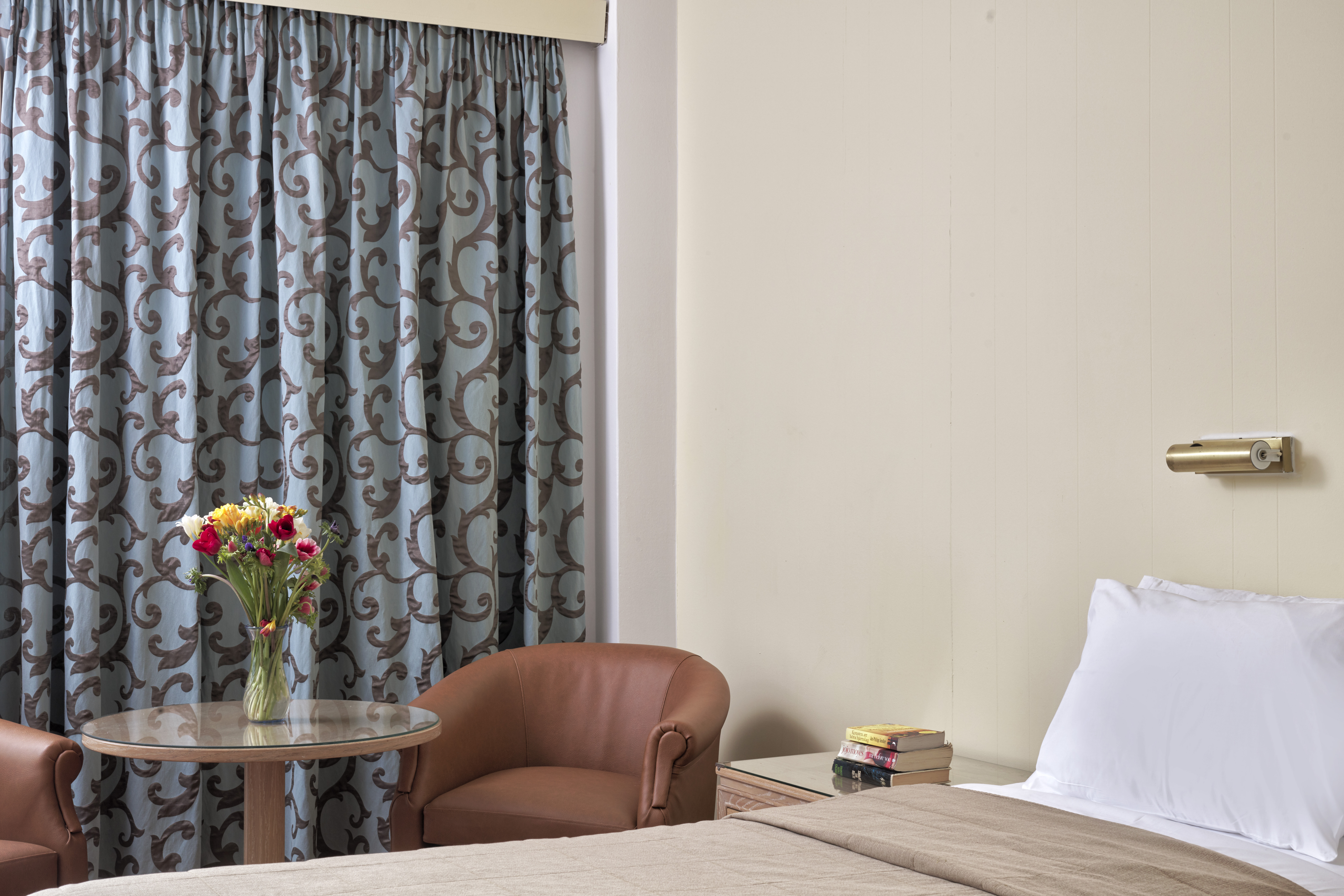 SINGLE ROOM