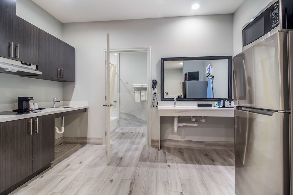 Studio6 Deer Park, TX 33/34