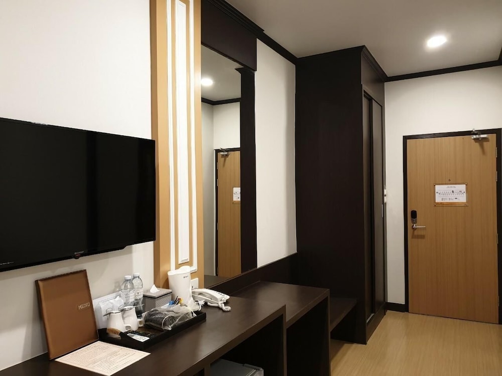 Swan Lake Hotel Sattahip 20/23