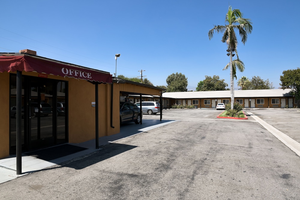 Covina Motel 21/37