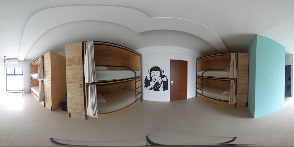 Nomads Hotel Hostel And Bar 20/55