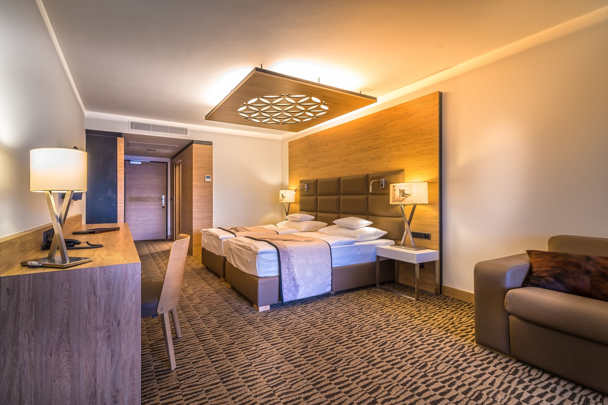 EXECUTIVE, DOUBLE OR TWIN BED