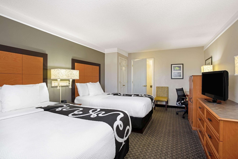 Room, 2 Double Beds, Pool Side, Patio