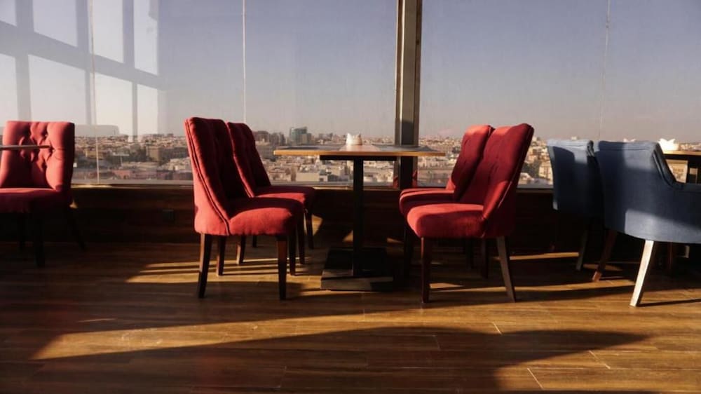 EVA Hotel 34/38