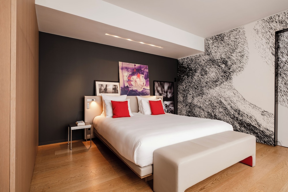 EIFFEL, DOME, SPA, SUITE